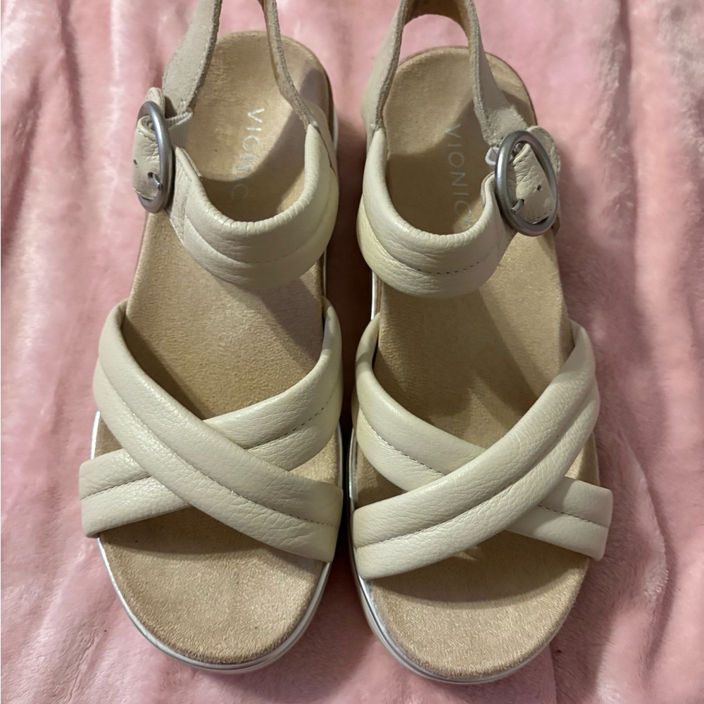 Vionic Reyna Sandals